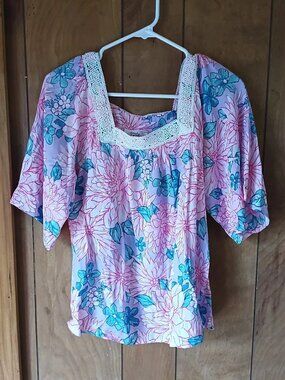 Emily Wonder Floral Boho Top Size S NWT Pink Teal Lace Neck Rayon